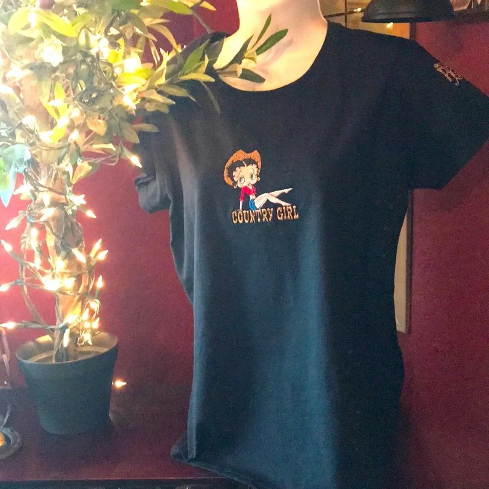 Betty Boop Country Girl Black Tee - Picture 3 of 6